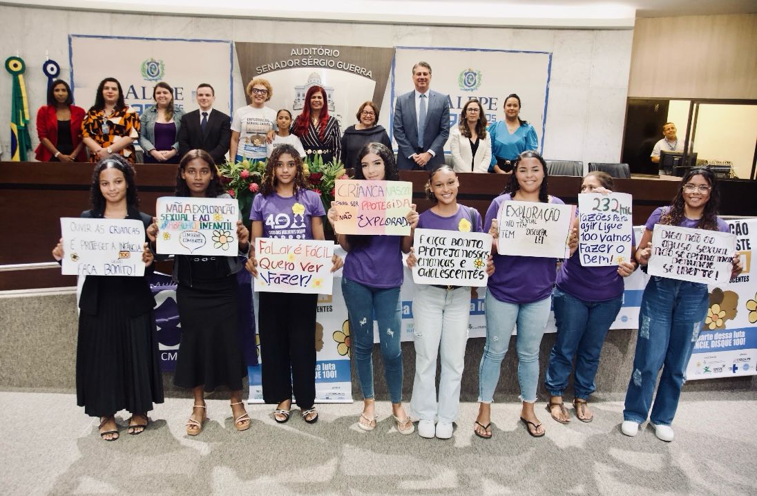 Audiência pública para discutir a invisibilidade de ações referentes à exploração infantojuvenil em Pernambuco.