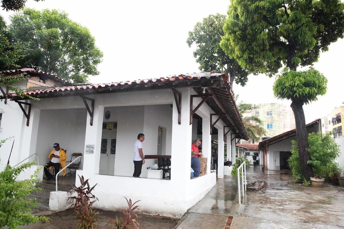 Prefeitura do Recife cuida de brigo temporário no bairro do Arruda