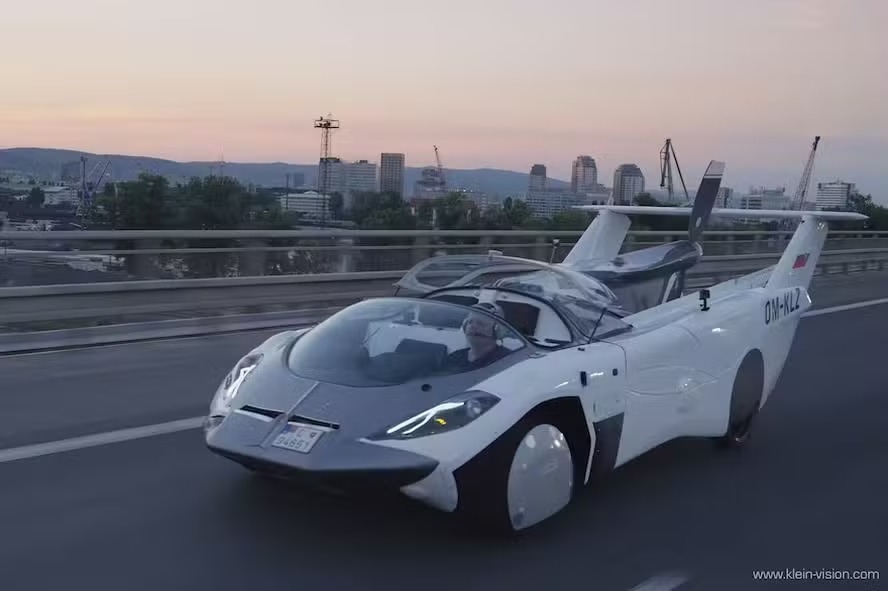 A previsão é que o AirCar esteja à venda em 2026 