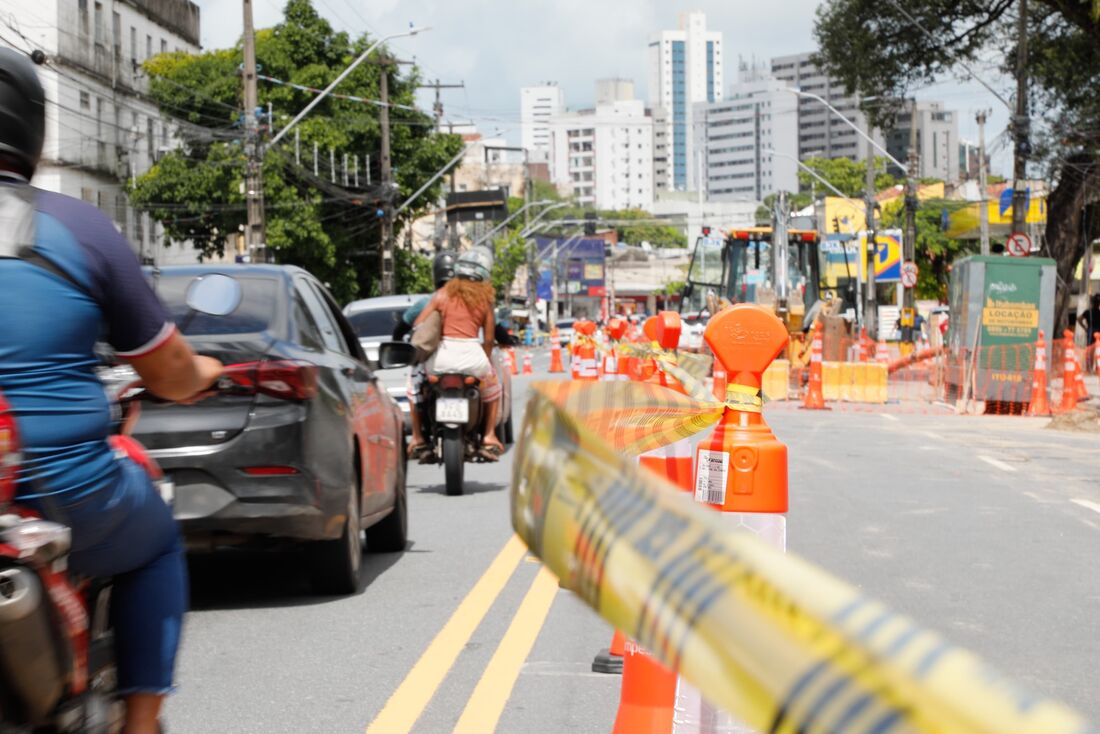 Obra na Av. Beberibe interdita parte da via
