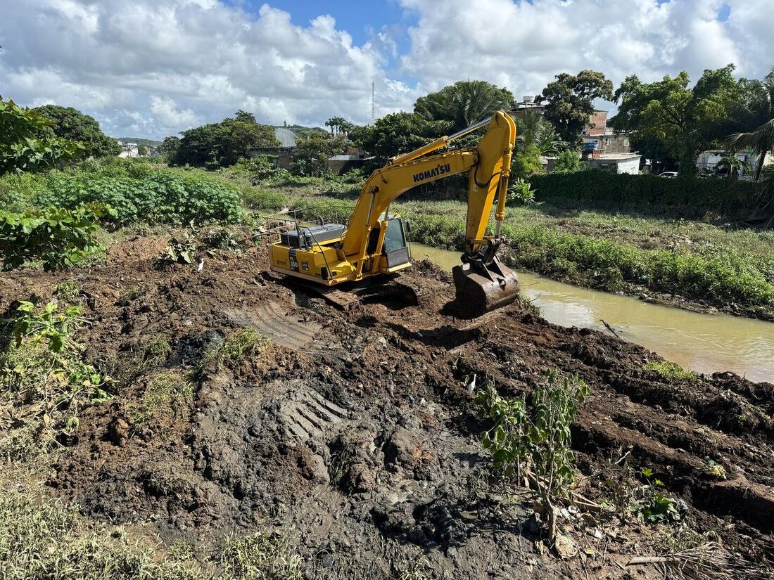 Mutirão de limpeza no Rio Beberibe