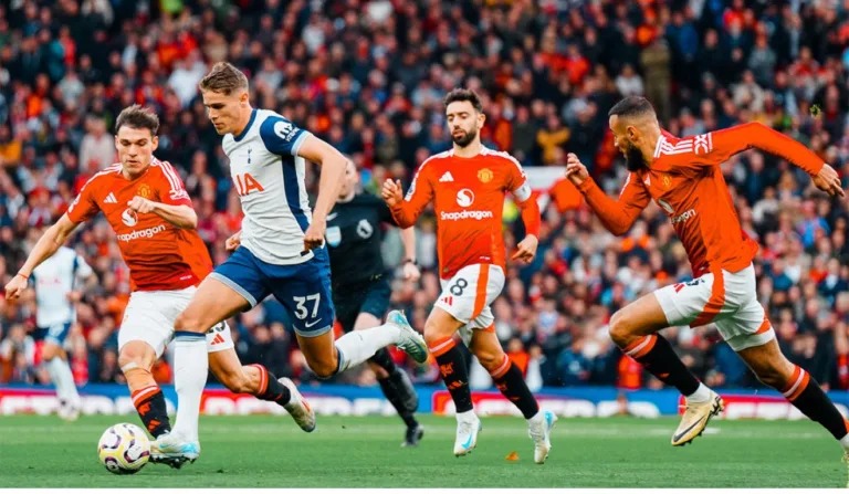 Lance de jogo entre Tottenham x Manchester United