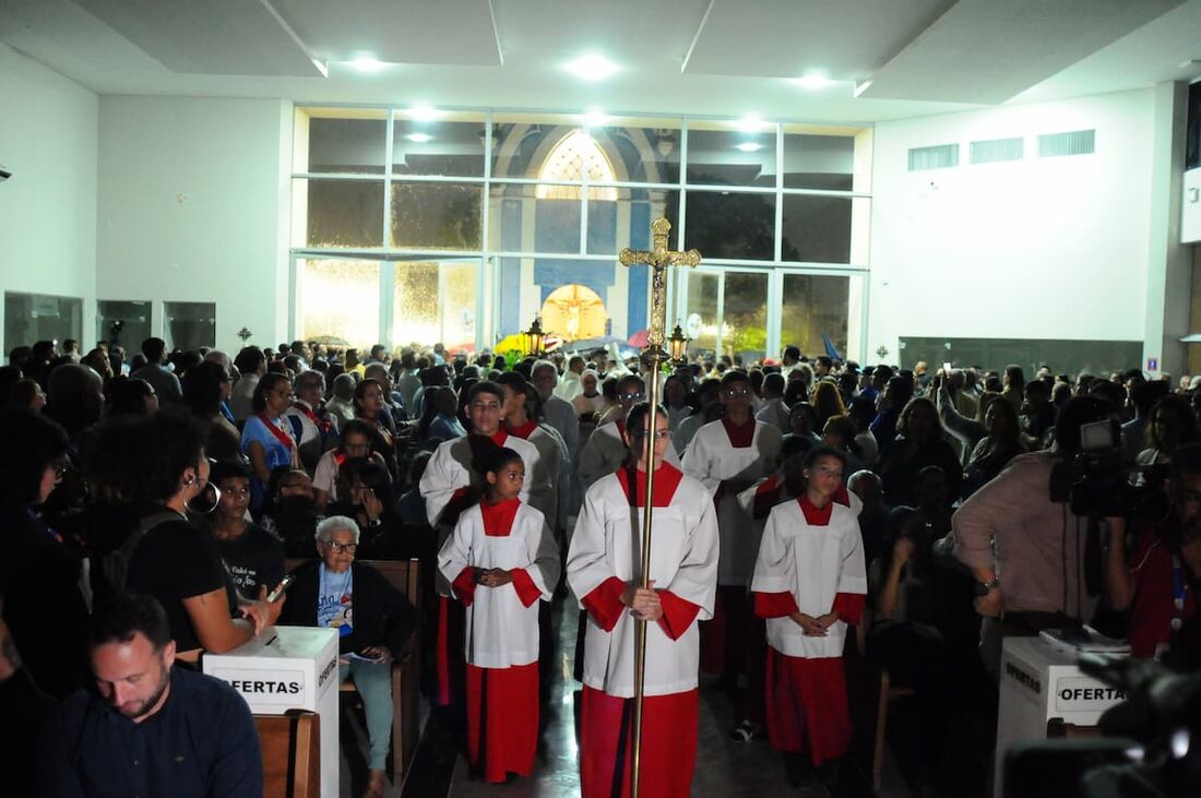 Missa de reabertura do Santuário, celebrada pelo arcebispo de Olinda e Recife, Dom Paulo Jackson, teve presenças da governadora Raquel Lyra e do prefeito do Recife, João Campos, entre outras autoridades
