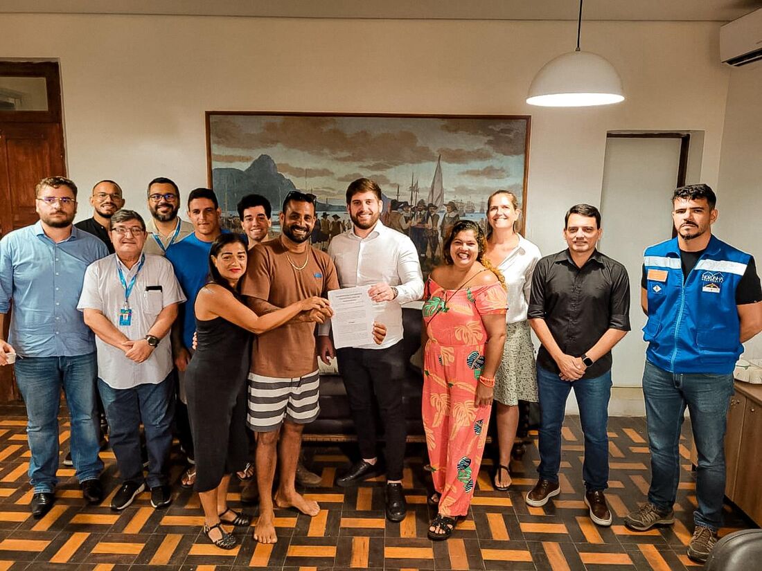 Virgílio em reunião extraordinária no Conselho Distrital de Fernando de Noronha