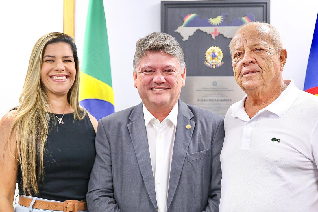 Sileno Guedes ao lado Marcilio Regio e Lícia Maciel