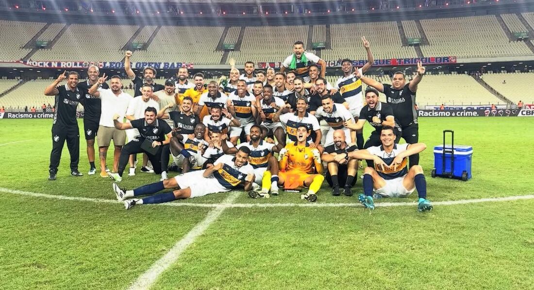 Retrô faz história e se classifica às oitavas da Copa do Brasil