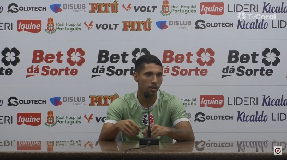 Geovany, atacante do Santa Cruz