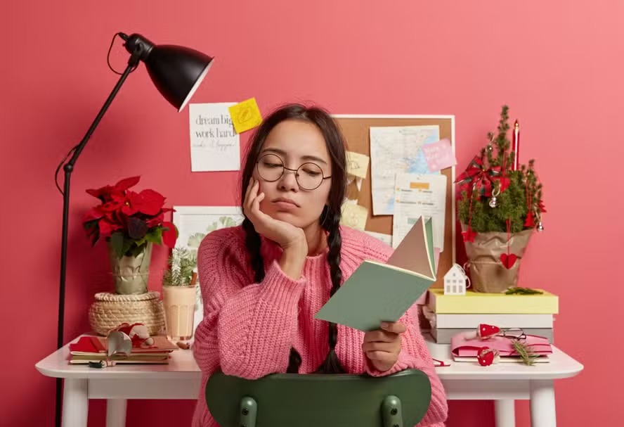 Procrastinação não é uma falha de caráter, e isso não significa que você é preguiçoso ou ruim na gestão do tempo