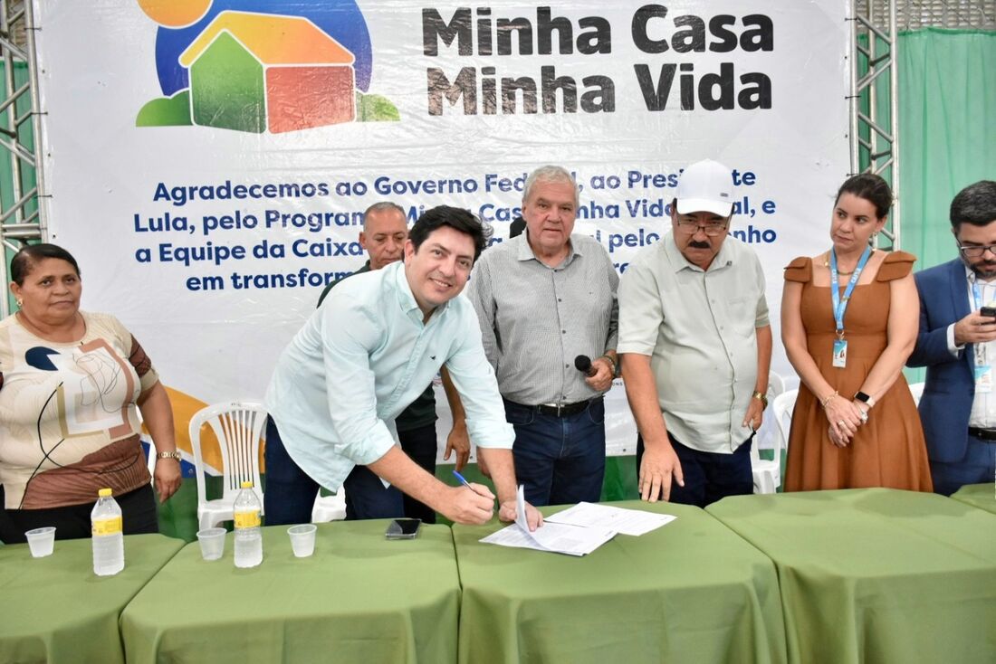 Deputado Henrique Filho acompanha assinatura de contratos do programa Minha Casa, Minha Vida Rural.