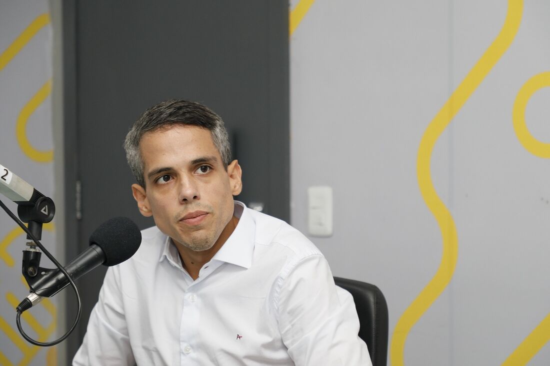 Deputado Estadual Jarbas Filho (MDB) é recebido no programa Folha Política, da Rádio Folha PE.