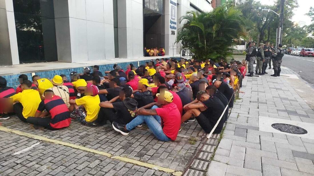 Torcedores de organizada extinta do Sport são presos antes de jogo contra o Internacional, pelo Brasileiro