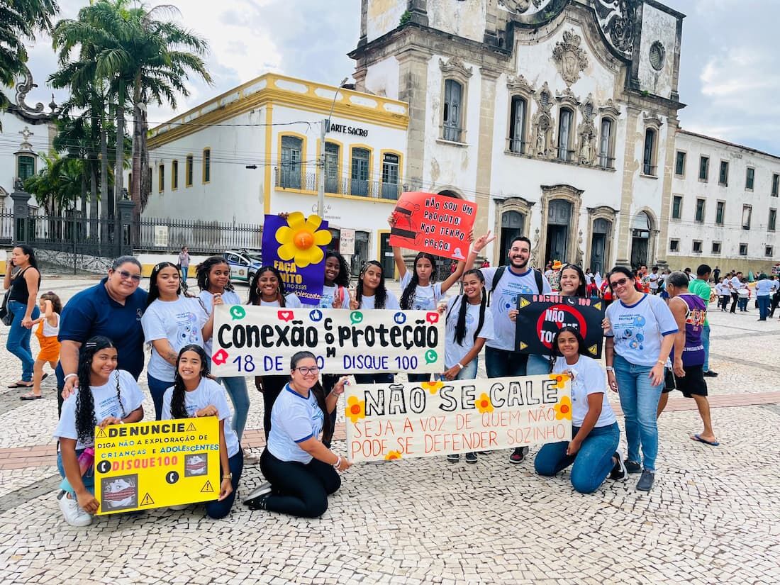Caminhada acontece em alusão ao Dia 18 de maio - Dia Nacional de Combate ao Abuso e à Exploração Contra Crianças e Adolescentes.