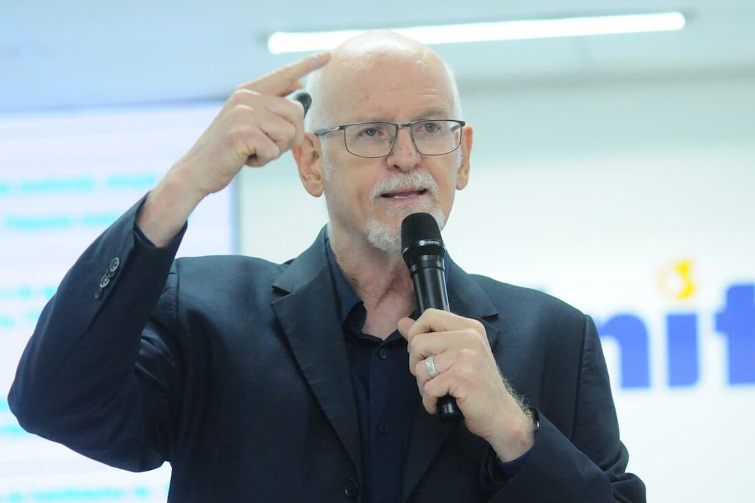 Dr. Daniel Becker, especialista em pediatria 