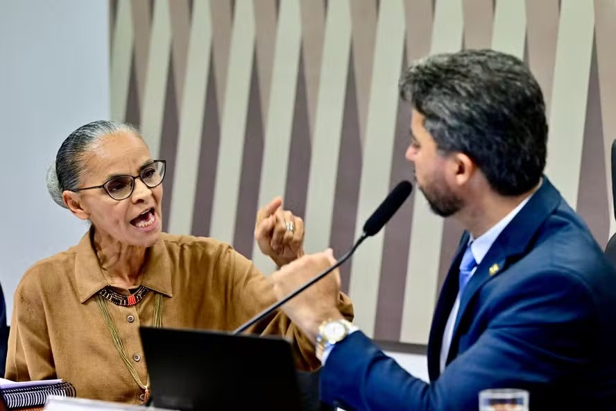 A ministra Marina Silva bate boca com o senador Marcos Rogério em audiência na Comissão de Infraestrutura do Senado