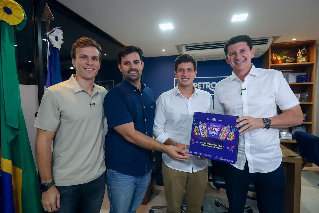 Encontro em Petrolina, reúne prefeitos e outras lideranças para discutir parcerias