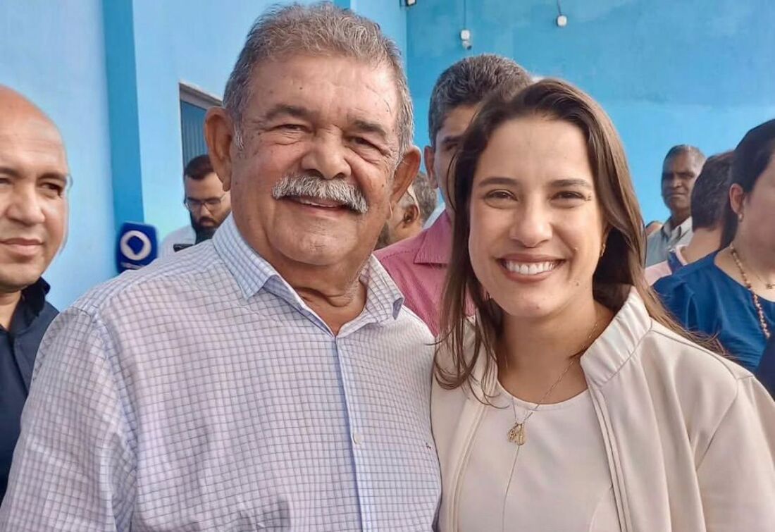 Governadora Raquel Lyra ao lado de Washington, prefeito de Tacuratu.