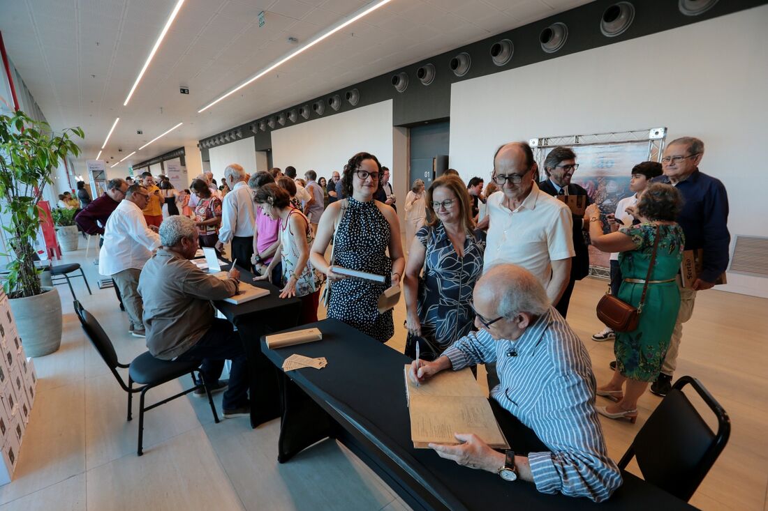 Anselmo Alves e Adriano Mendes lançam livro no Recife Expo Center