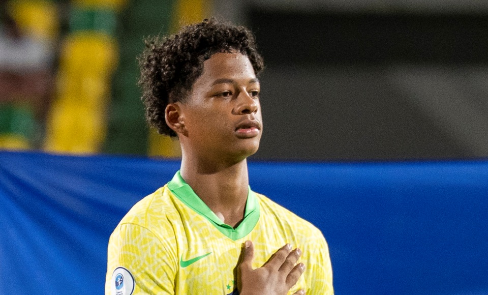 Zé Lucas com a camisa da Seleção Brasileira