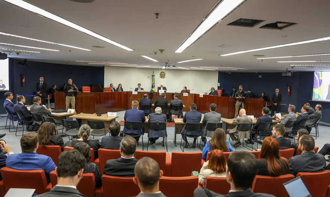 Bolsonaro nega que Marinha tenha colocado tropas à disposição do golpe