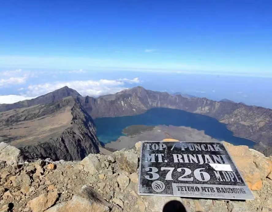 Monte Rinjani, em foto de 2016 Monte Rinjani, em foto de 2016