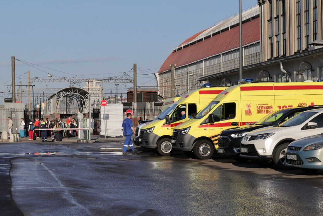 Pelo menos sete pessoas morreram na noite de 31 de maio de 2025 e dezenas ficaram feridas após a queda de uma ponte sobre uma ferrovia em uma região da Rússia que faz fronteira com a Ucrânia