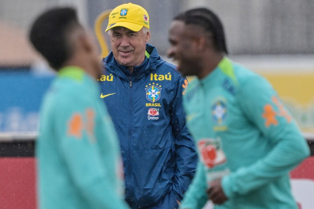 Carlo Ancelotti comanda treino da Seleção Brasileiro