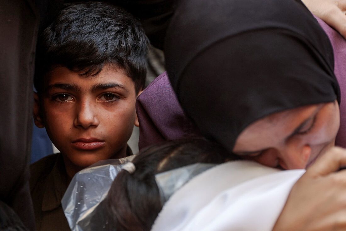 O bombardeio israelense em 4 de junho matou pelo menos 16 pessoas na Faixa de Gaza, incluindo 12 em um único ataque a uma tenda que abrigava deslocados.