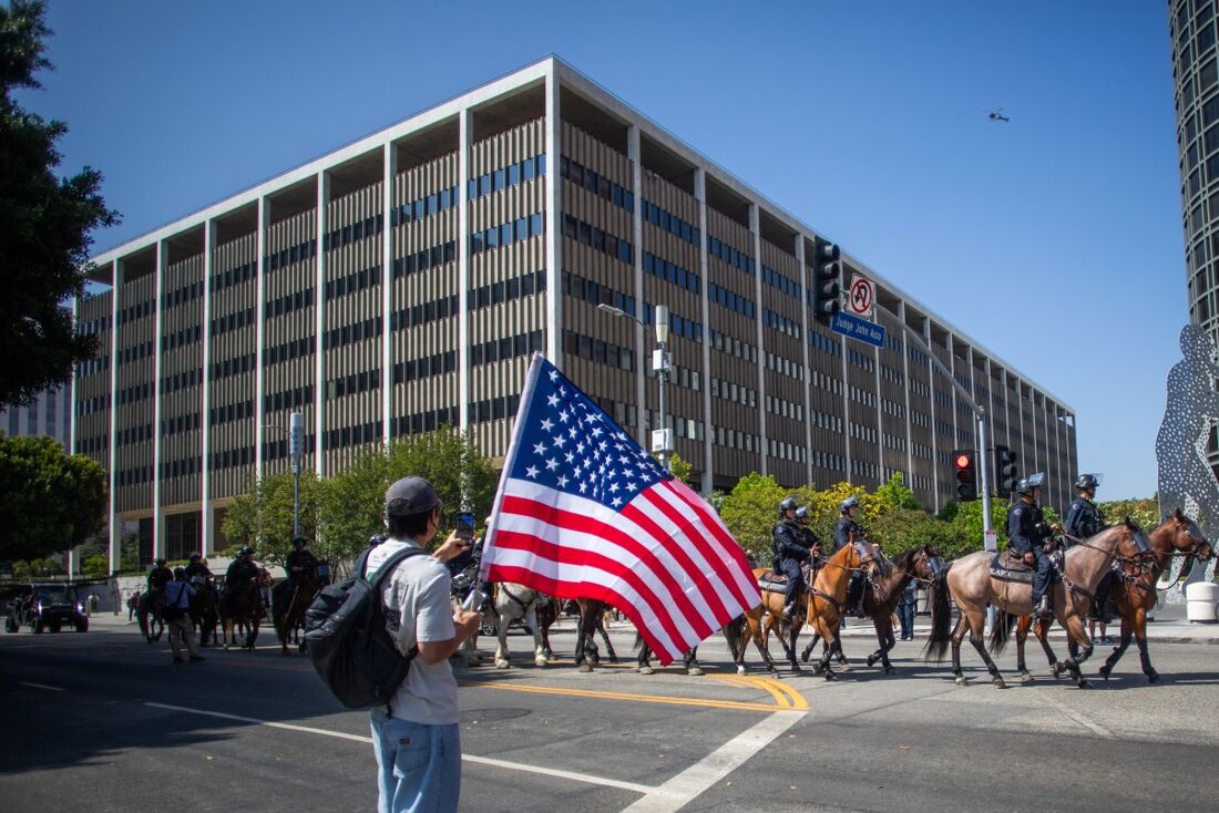 Força policial estadunidense é usada para reprimir imigrantes, descendentes e apoiadores em Los Angeles