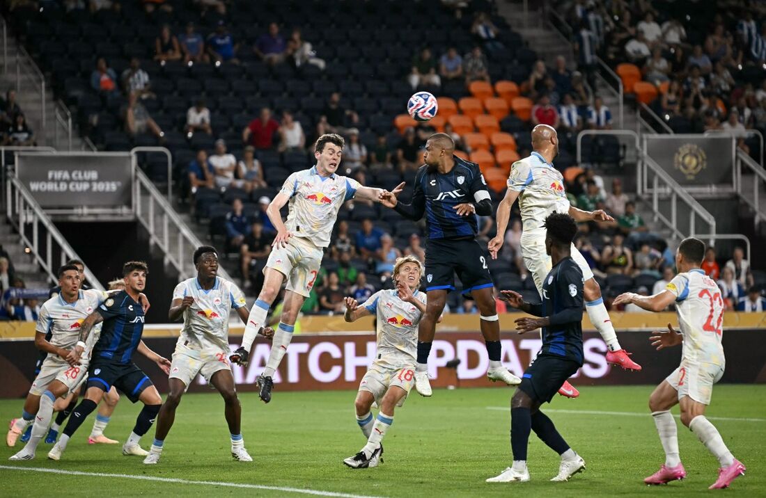 O Salzburg venceu o Pachuca, por 2 a 1