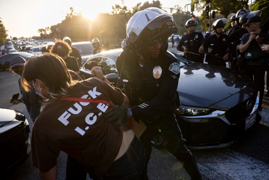 Guarda nacional atuando nos protestos contra a repressão migratória em Los Angeles