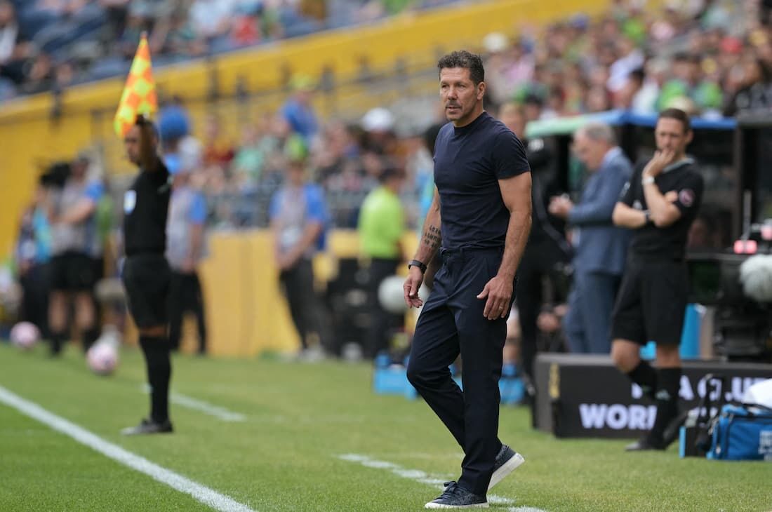 Diego Simeone, treinador do Atlético de Madrid, não será afetado pela reformulação do time espanhol