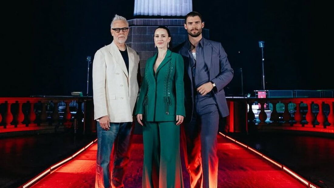 James Gunn, David Corenswet e Rachel Brosnahan, de Superman, desembarcam no Brasil e visitam o Cristo Redentor