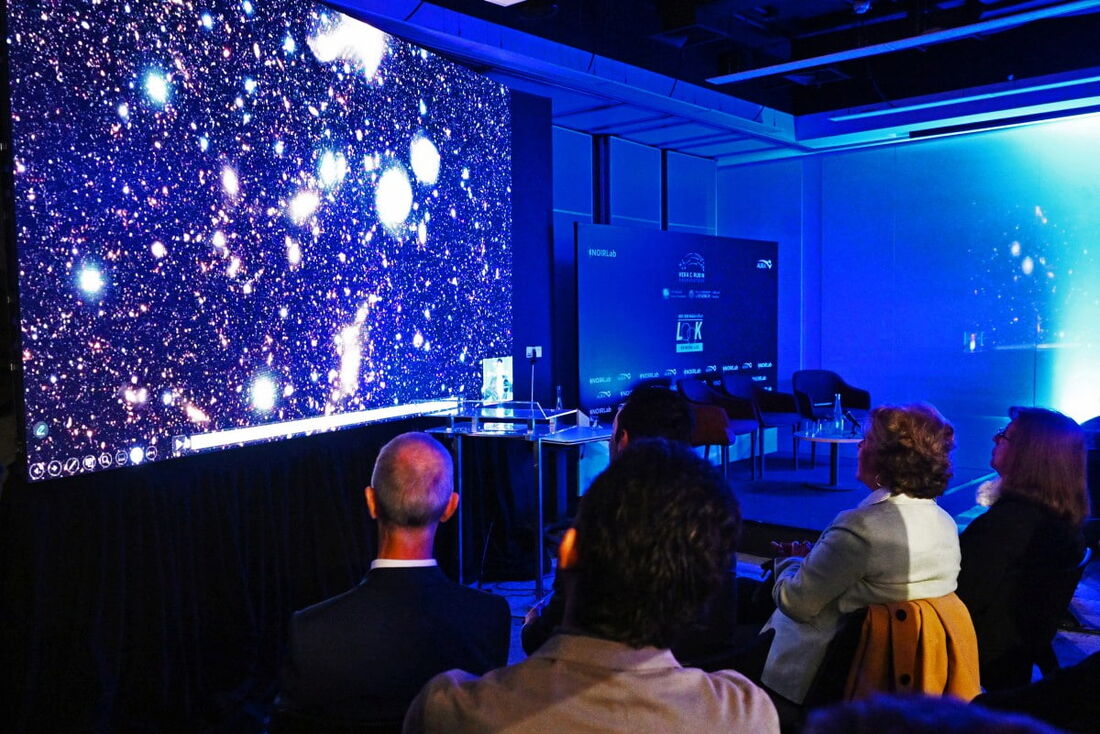Autoridades e cientistas participam de uma conferência simultânea com os Estados Unidos, após a revelação das primeiras imagens do espaço profundo capturadas pelo Observatório Vera Rubin, no Chile, em Santiago