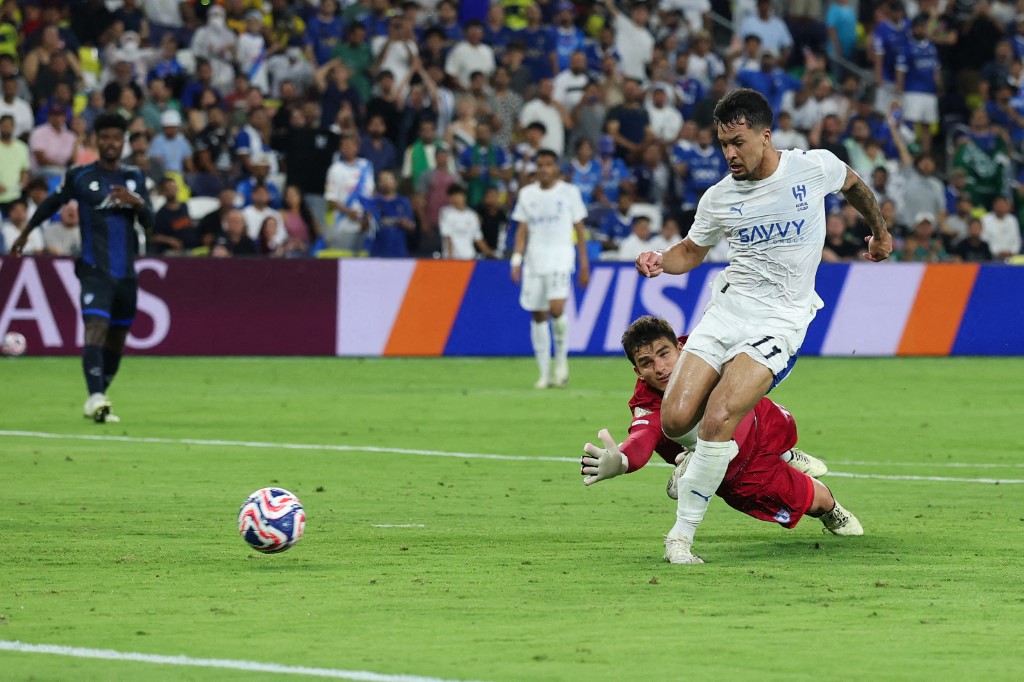 Marcos Leonardo marca o segundo gol da vitória do Al-Hilal contra o Pachuca