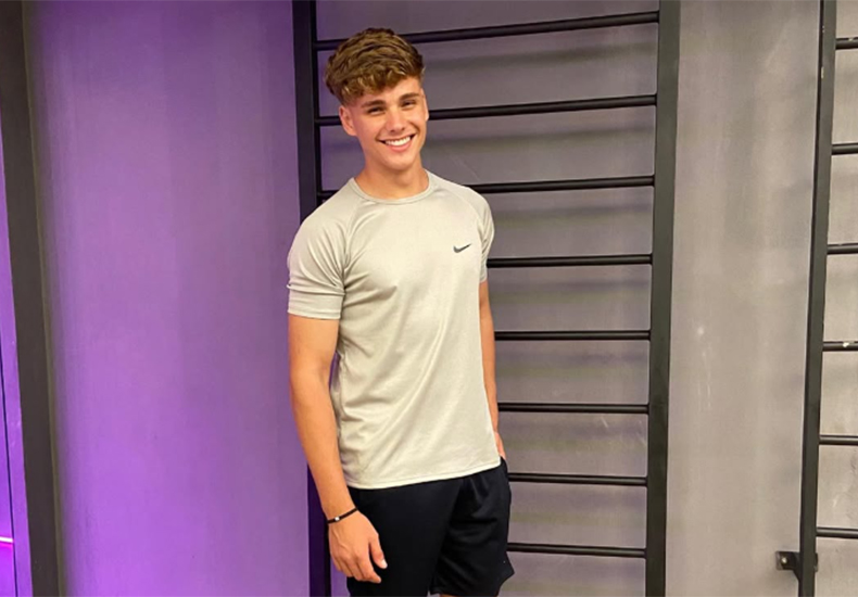 Nicolas trabalhava como modelo fotográfico e também desfilava em passarelas