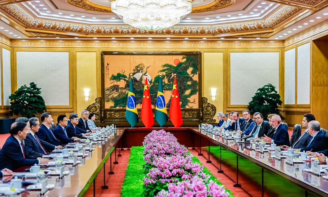 Presidente da República, Luiz Inácio Lula da Silva, durante reunião ampliada com o Presidente da República Popular da China, Xi Jinping, no Palácio do Povo