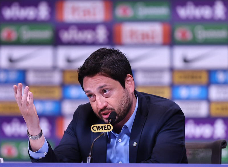 Arthur Elias, técnico da seleção feminina