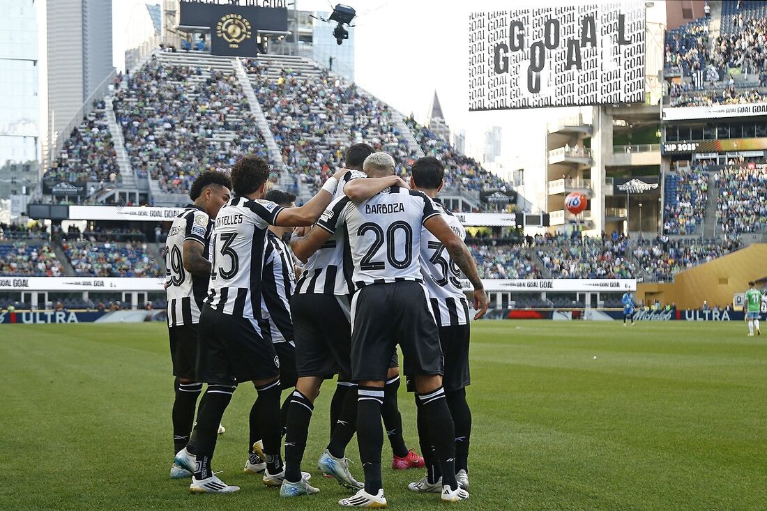 Botafogo celebra vitória na estreia da Copa do Mundo de Clubes