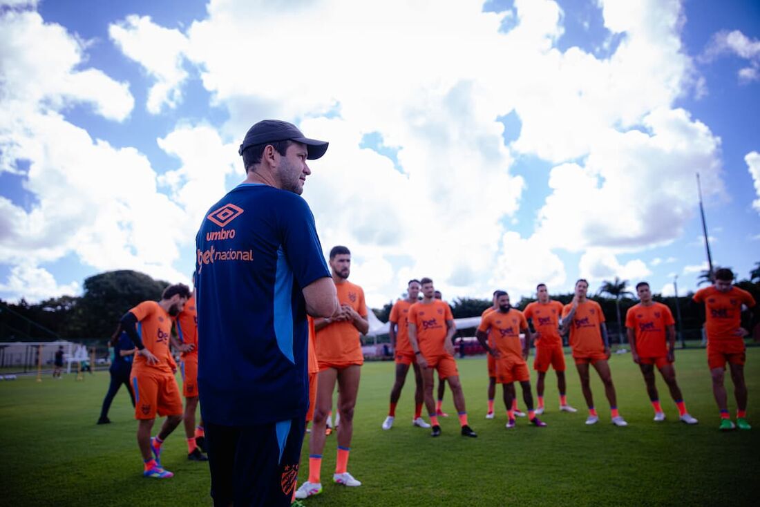 Elenco do Sport retornou aos treinamentos com bola