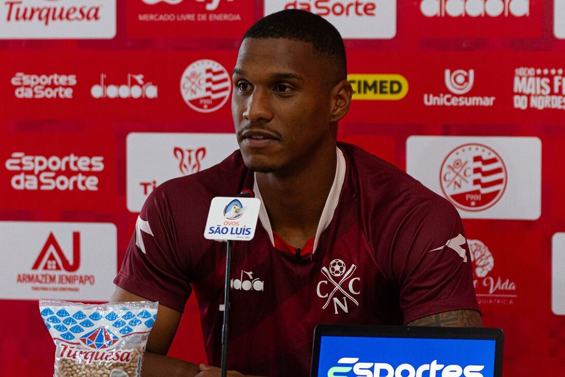 Igor Pereira, volante do Náutico