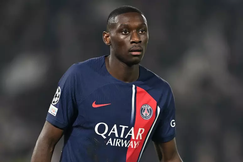 O jogador Kolo Muani, atualmente emprestado para a Juventus, deve estar na lista de vendidos pelo Paris Saint-Germain
