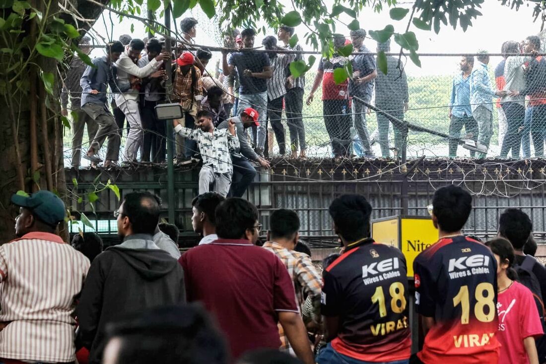 Os fãs estavam presentes para celebrar a equipe Royal Challengers Bengaluru