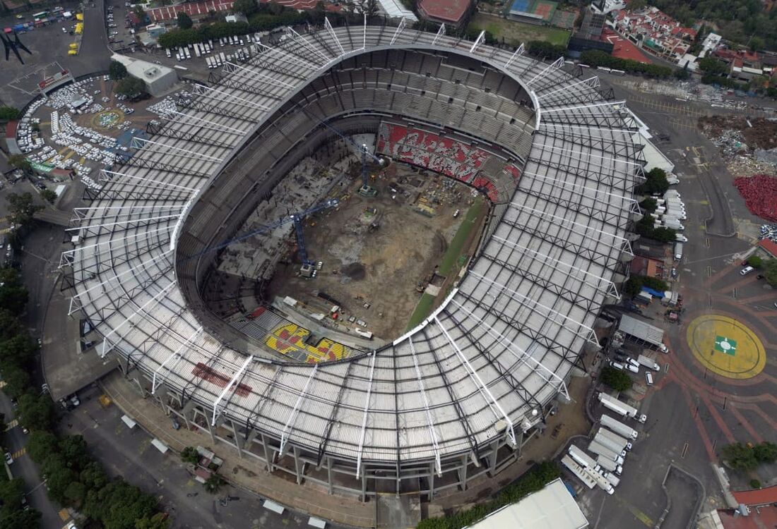 O Estádio Banorte (antigo Estádio Azteca) durante as obras de reforma para a Copa do Mundo de 2026, na Cidade do México