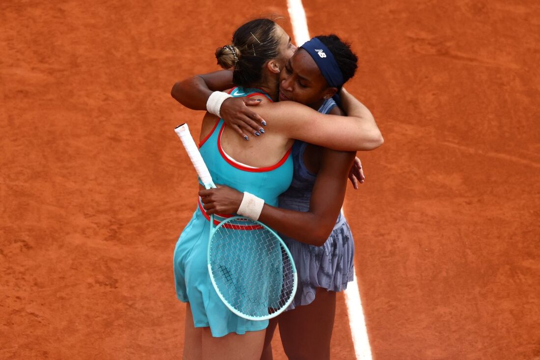 Coco Gauff superou os erros da adversária Aryna Sabalenka e venceu o torneio de Roland Garros