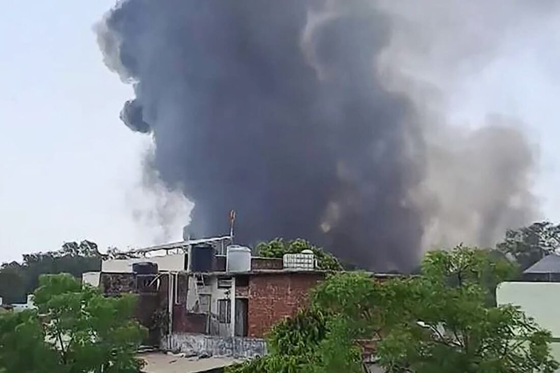 O voo 171 da Air India caiu perto do aeroporto de Ahmedabad