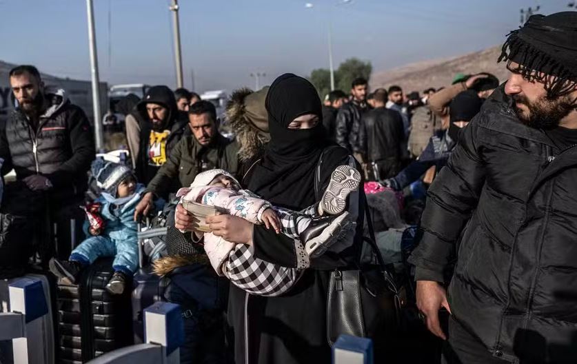 Refugiados sírios aguardam na Turquia para retornar à Síria