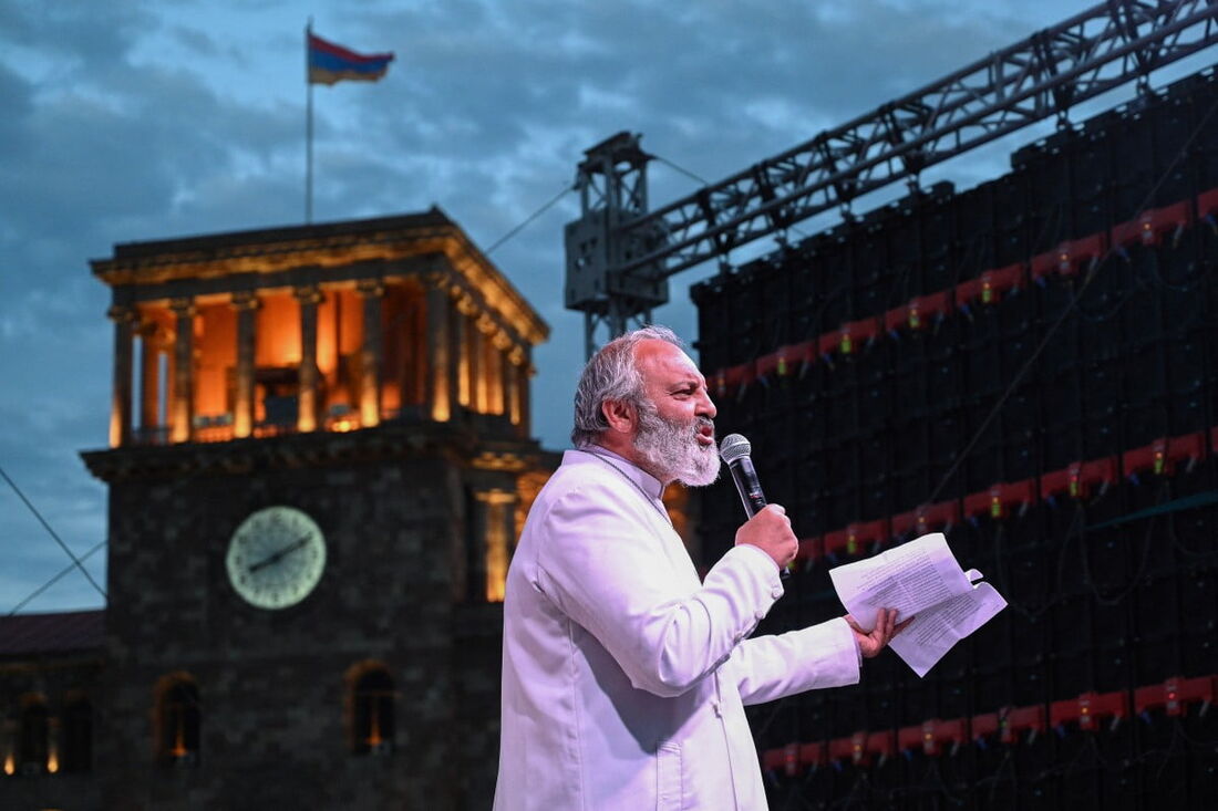 Arcebispo Bagrat Galstanyan