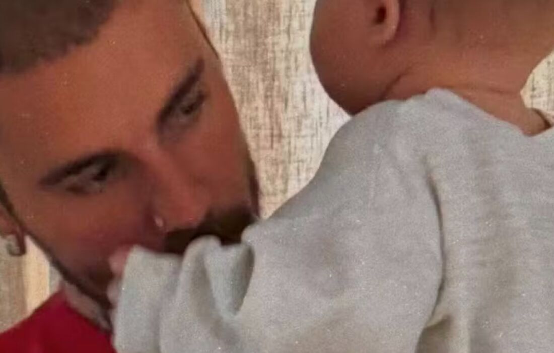 O astro Justin Bieber com o filho, Jack 