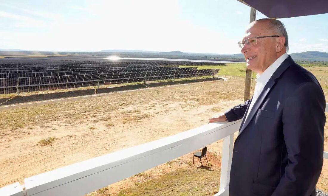  Geraldo Alckmin - governo federal financiou R$ 690 milhões para o projeto para ampliar a geração de energia limpa e renovável no país.  