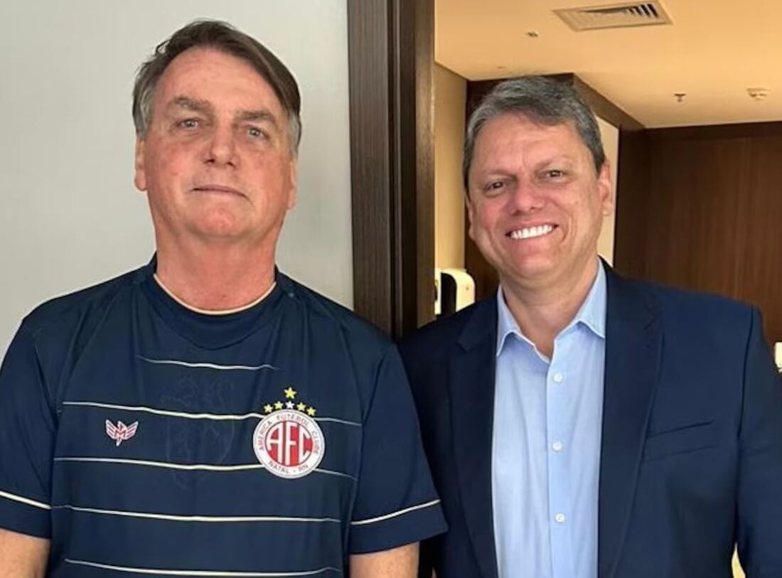 Aval de Bolsonaro a Tarcísio ocorreu durante a visita de Tarcísio ao ex-presidente em prisão domiciliar, no último dia 7